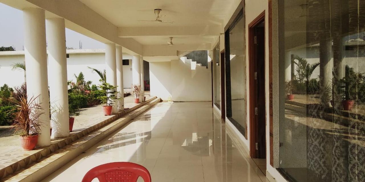 Hotel Radha Rani Mahal Khajurāho Extérieur photo