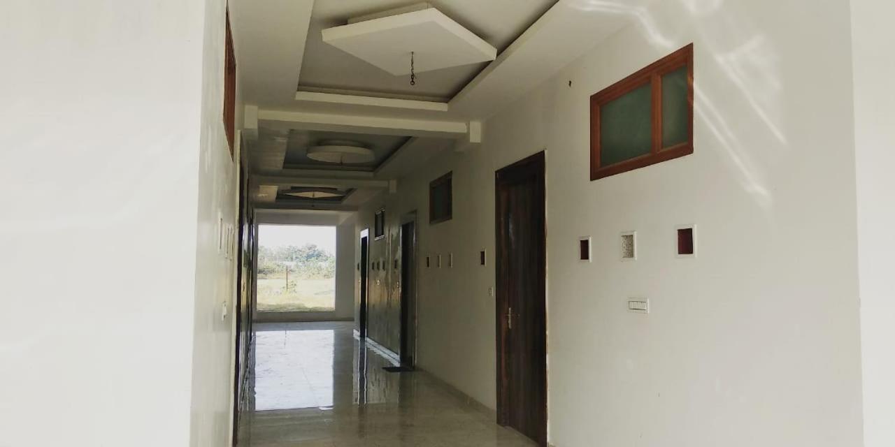 Hotel Radha Rani Mahal Khajurāho Extérieur photo