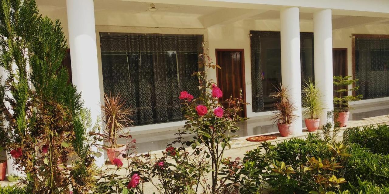 Hotel Radha Rani Mahal Khajurāho Extérieur photo
