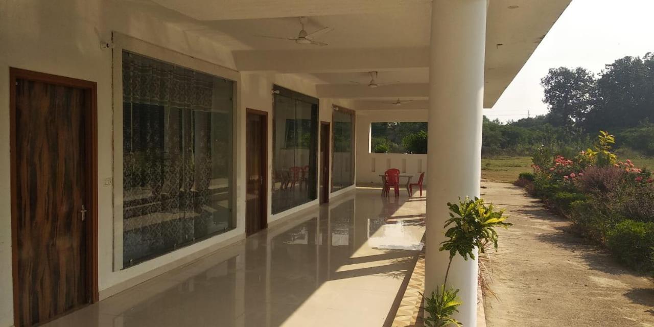 Hotel Radha Rani Mahal Khajurāho Extérieur photo