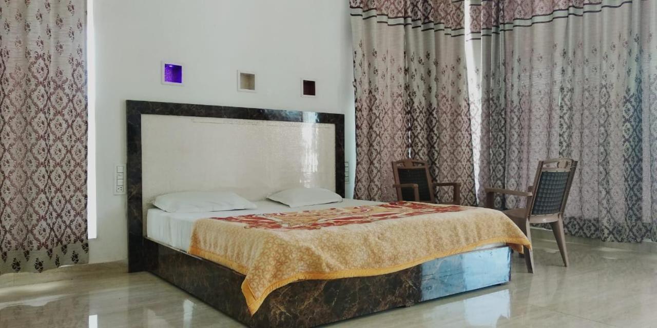 Hotel Radha Rani Mahal Khajurāho Extérieur photo