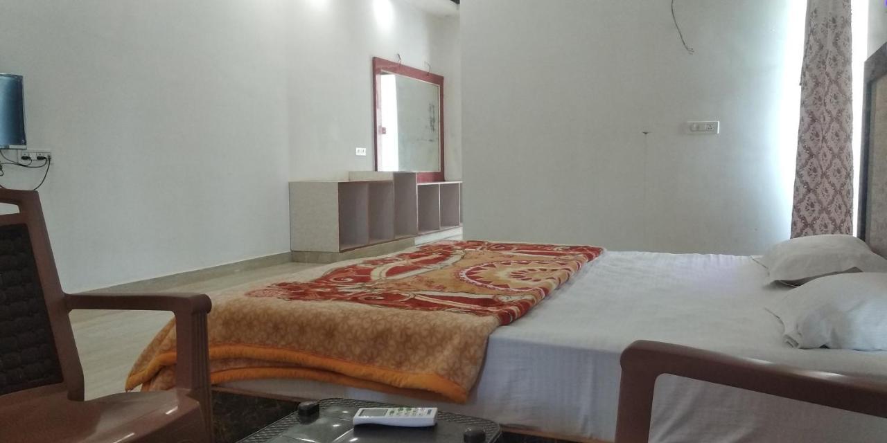 Hotel Radha Rani Mahal Khajurāho Extérieur photo